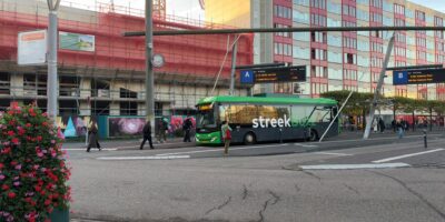 bussen op station Qbuzz