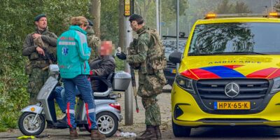Reservisten op oefening assisteren bij echt ongeluk in Leiderdorp